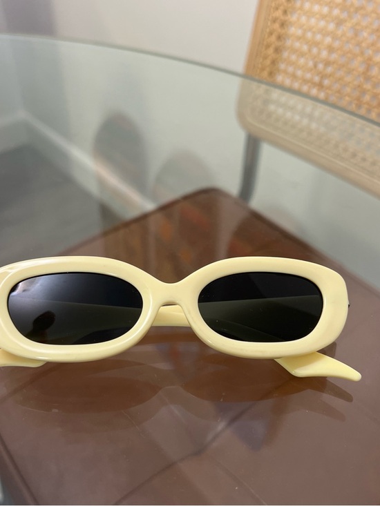 Accessories - Cream Oval Retro Sunglasses - Black Lenses